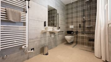 Superior Double Room | Bathroom | Free toiletries, hair dryer
