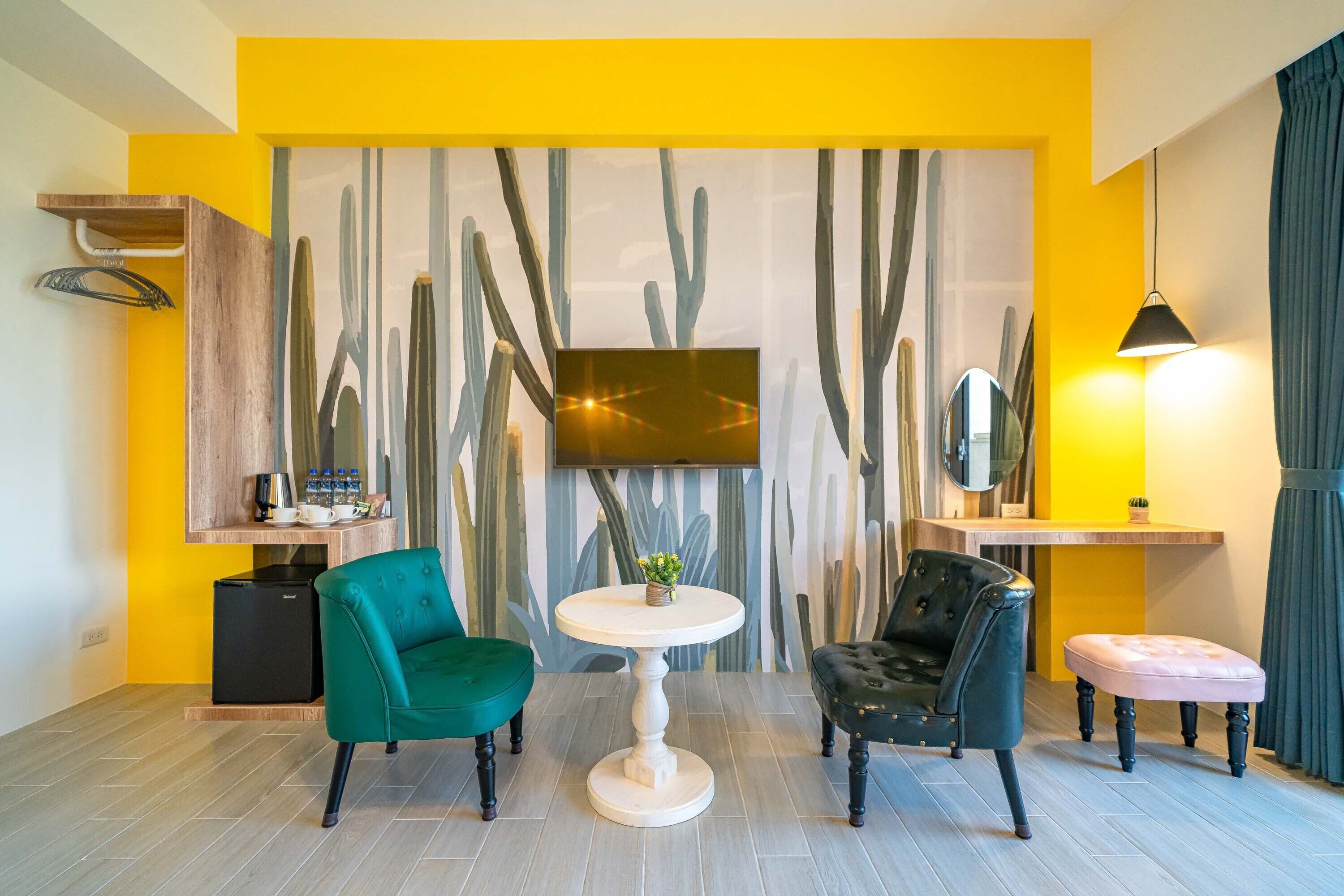 豪華四人房, 陽台 | 迷你吧、獨特裝潢、隔音、免費無線上網