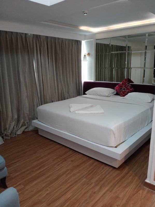 Chambre Premier | Repas dans la chambre