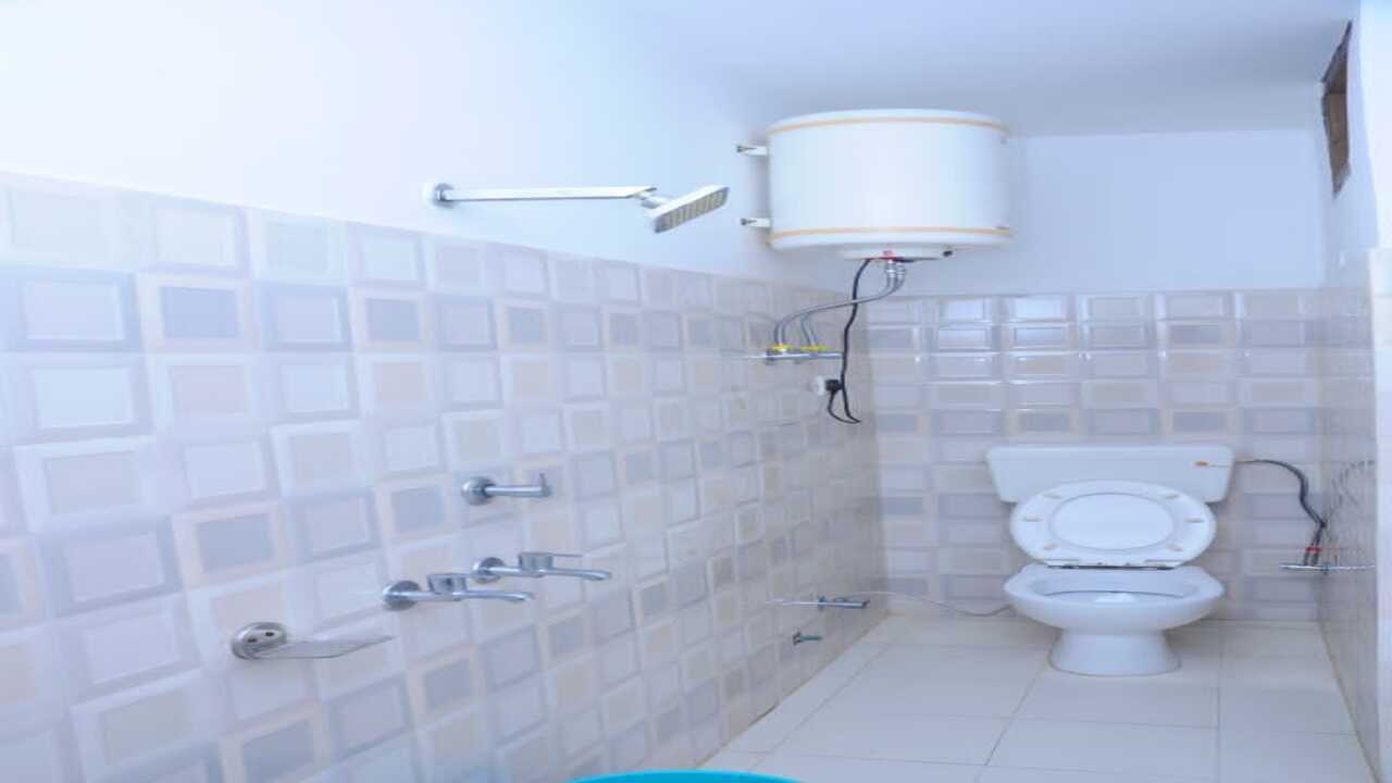 Deluxe Room | Bathroom | Shower, towels