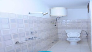 Deluxe Room | Bathroom | Shower, towels - Hotel lords Paradise (Reasi)