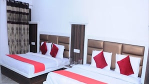Deluxe Quadruple Room | Free WiFi, bed sheets - Hotel lords Paradise (Reasi)