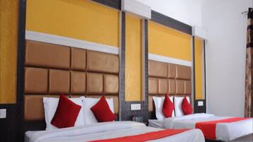 Deluxe Quadruple Room | Free WiFi, bed sheets