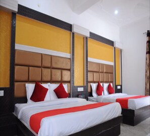 Deluxe Quadruple Room | Free WiFi, bed sheets