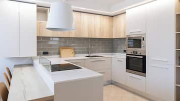 KĂŒhlschrank, Mikrowelle, Ofen, GeschirrspĂŒler