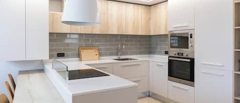 Réfrigérateur, micro-ondes, four, lave-vaisselle