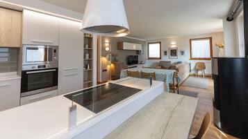 Refrigerador, microondas, horno y lavavajillas