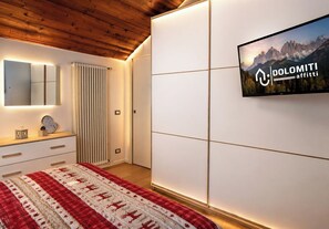 2 bedrooms, iron/ironing board, free WiFi