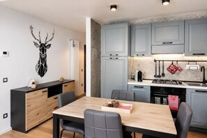 Fridge, microwave, oven, coffee/tea maker