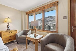 TV, fireplace - Lodge Tower 594 2BR at the base of Vail Mountain (Vail)