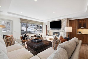 Télévision, cheminée