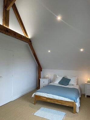 4 bedrooms, desk, iron/ironing board, free WiFi
