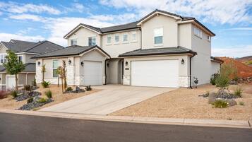 House, 4 Bedrooms | Exterior