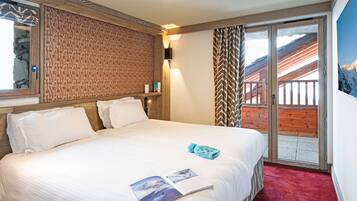 Cortinas opacas, wifi gratis, ropa de cama