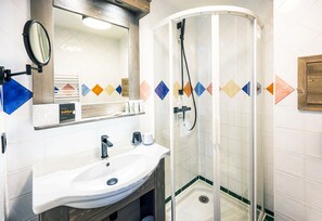 Classic Room, Balcony | Bathroom | Hair dryer, towels