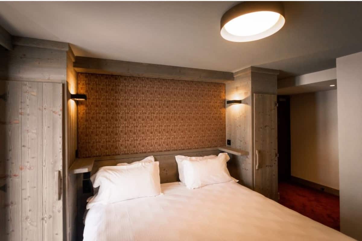 Classic Room | Desk, laptop workspace, blackout drapes, free WiFi