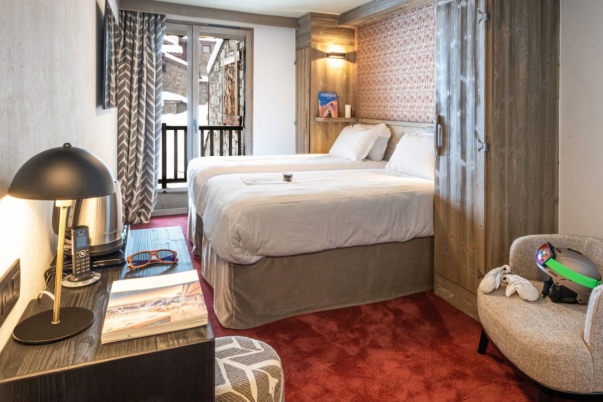 Classic Room, Balcony, Mountain View | Desk, laptop workspace, blackout drapes, free WiFi