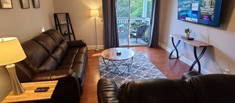 A QUIET  CONDO IN ATLANTA  w/ BALCONY 1king 1 Queen 2 twins 1 Qu Air mattress