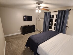 3 bedrooms, desk, iron/ironing board, travel cot