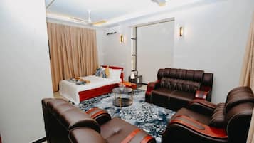 Royal Room | Blackout curtains, free WiFi, bed sheets