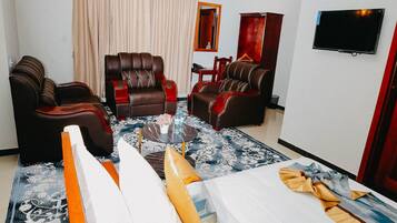 Royal Room | Blackout curtains, free WiFi, bed sheets