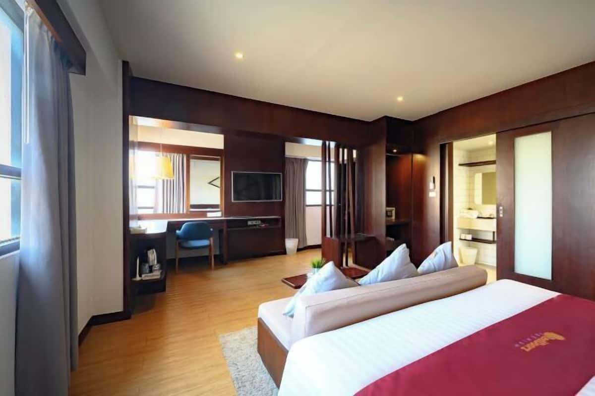 1 bedroom, desk, WiFi (free), bed sheets