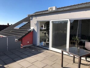 Outdoor dining - Quiet 4.5 room app. for 4, close to the center, garage (Böblingen)