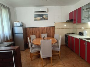 Private kitchen - Holiday Home Višnja with Pool (Benkovac)