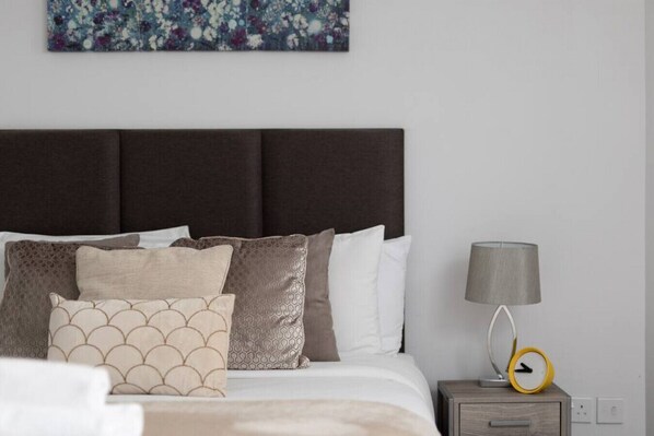 2 slaapkamers, een strijkplank/strijkijzer, gratis wifi, beddengoed