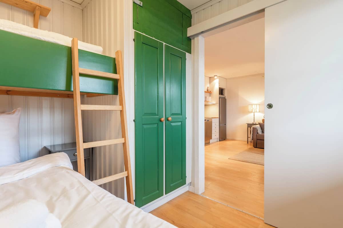 Classic Apartment | Blackout curtains, soundproofing, free WiFi