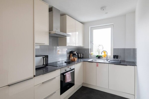 Fridge, microwave, oven, stovetop