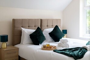 2 slaapkamers, een bureau, een strijkplank/strijkijzer, gratis wifi