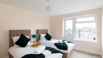 2 Schlafzimmer, Schreibtisch, Bügeleisen/Bügelbrett, WLAN