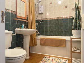 Ensemble douche/baignoire, sèche-cheveux