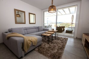 TV - Modern 3 bed in Casa Banderas, La Cala De Mijas (La Cala de Mijas)