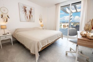 3 bedrooms, iron/ironing board, free WiFi