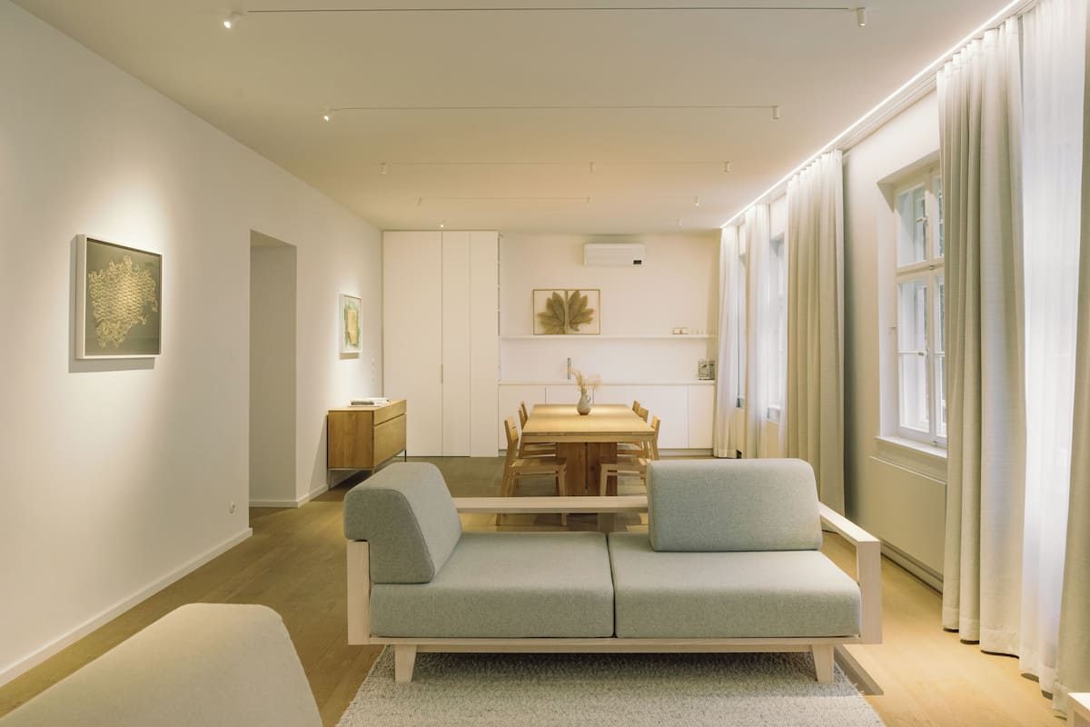 Suite (07 - Garden) | In-room safe, desk, iron/ironing board (on request), WiFi (free)
