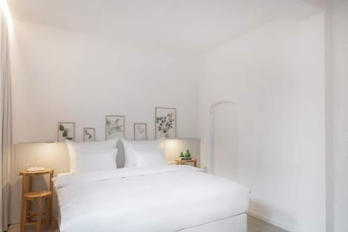 In-room safe, desk, iron/ironing board (on request), WiFi (free)