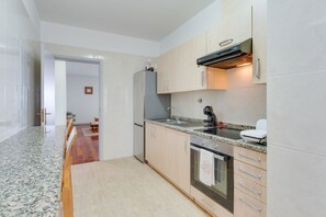 Reinigungsartikel, Esstisch