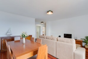 Living area - Santa Cruz Apartment (Santa Cruz)