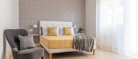 2 Schlafzimmer, Schreibtisch, Bügeleisen/Bügelbrett, Reisekinderbett