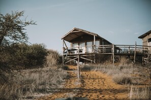 Front of property - Teufelskrallen Lodge (Kalkrand)