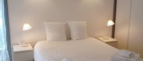 4 dormitoris, planxa i posts de planxar, wifi gratuïta i roba de llit