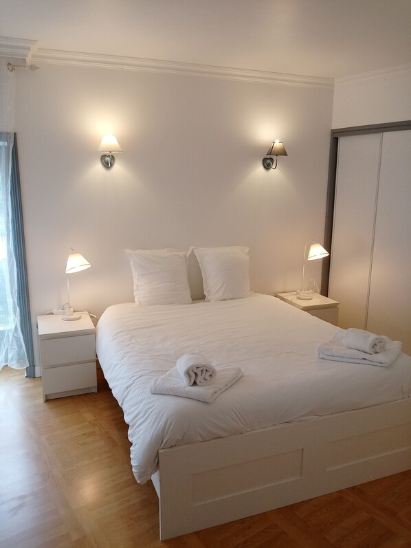 4 chambres, fer et planche à repasser, Wi-Fi gratuit, draps fournis