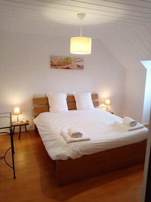4 bedrooms, iron/ironing board, free WiFi, bed sheets