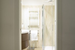 Shower, hair dryer, bidet, towels - Groovy Apartment: nice, modern and quiet house in the heart of Milan - 4 guests  (Milano)