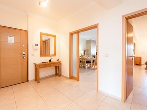 Interior - Apt. Casa Gracy, with direct access to the communal pool (Lagos)