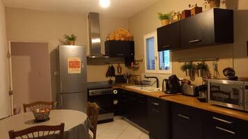 Réfrigérateur, micro-ondes, four, lave-vaisselle