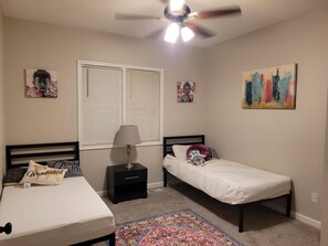 2 多间卧室、办公桌、熨斗/熨衣板、免费 WiFi