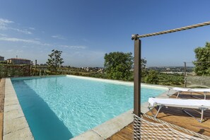 Piscine extérieure (ouverte en saison)